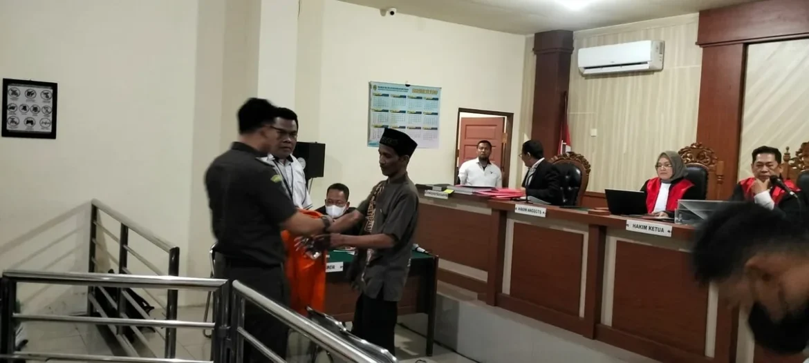 Terdakwa Wahyu Suhendro saat memberikan keterangan dihadapan majelis hakim yang diketuai Vidiawan Satriantoro SH