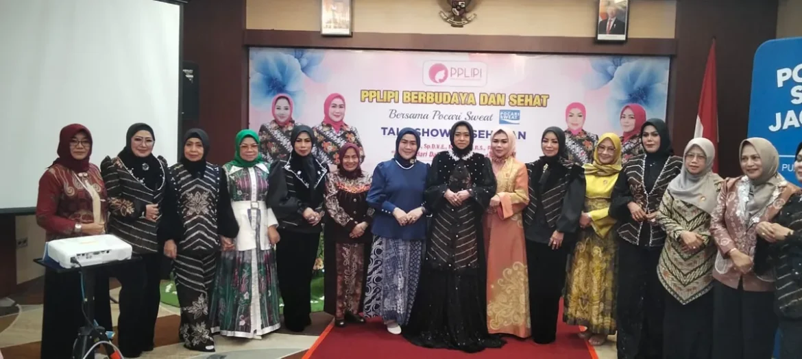 iga terdakwa saat mendengarkan putusan majelis hakim yang diketuai Indra Meinantha Vidi SH di PN Banjarmasin. (foto: ist)
