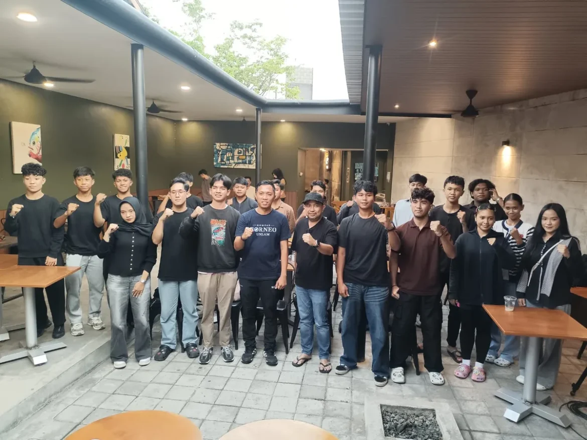 Ruang Diskusi yang dilaksanakan Bang Dhin bersama atlet muda dan atlet berprestasi, Kamis (29/10/2026) sore di Neir Coffee, Banjarmasin.(foto: Tolah/brt)